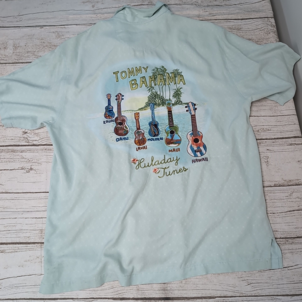 Tommy Bahama Light Blue Silk Embroidered Button Up Shirt Size Large